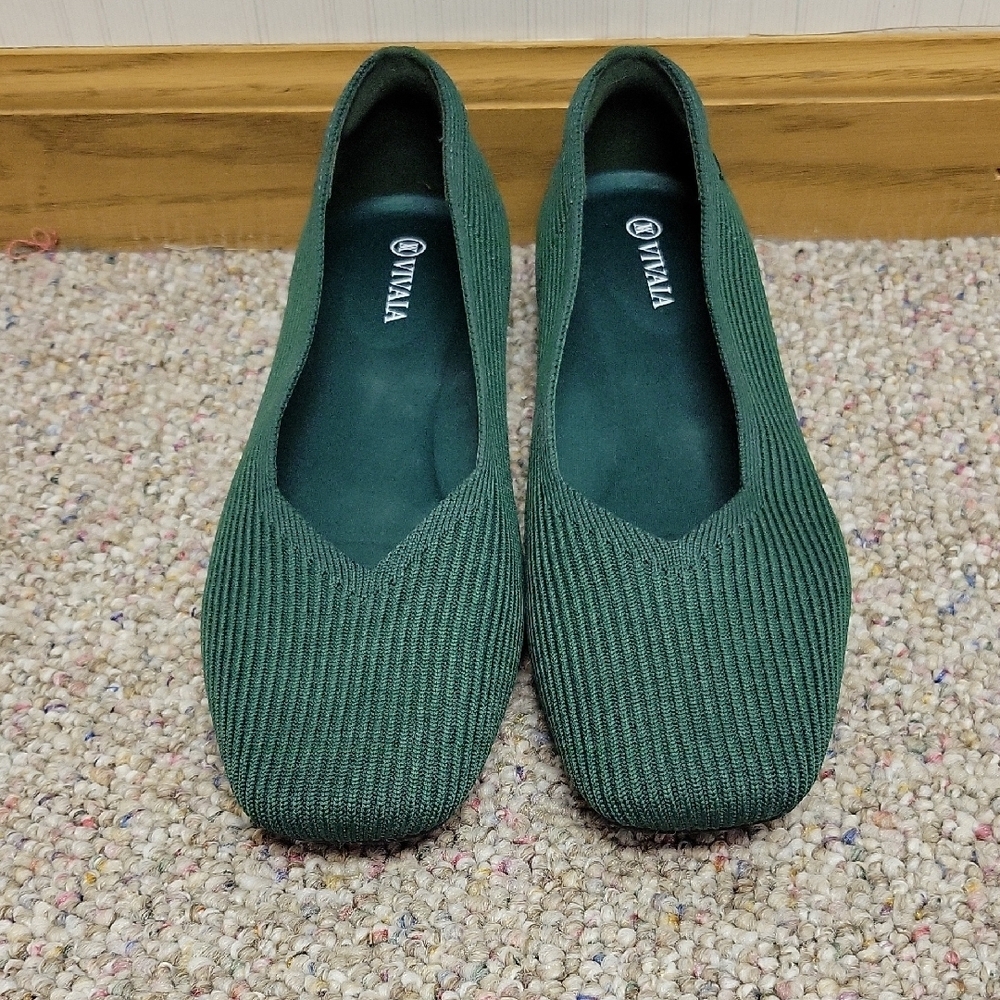 VIVAIA Margot 2.0 Square-Toe V-Cut Flats in Forest Green - Picture 2 of 7